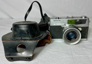 lot 197 image: Petri 7 S Camera 35mm Film Rangefinder Camera Made in Japan