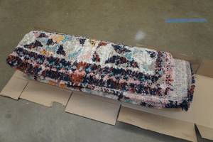 lot 10 image: 7x10 Area Rug