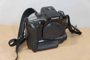 lot 42 image: Canon EOS Elan 7 35mm SLR Camera with Battery Pack