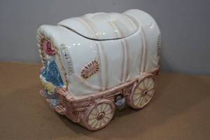 lot 105 image: Covered Wagon Ceramic Cookie Jar