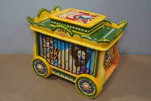 lot 106 image: IGA Circus Daze Lion & Tiger Ceramic Cookie Jar