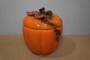 lot 110 image: Vintage Americana Halloween Ceramic Majolica Pumpkin Jar