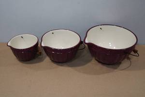 lot 114 image: Set of 3 Nesting Stoneware Bowls with Handles
