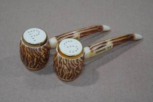lot 120 image: Vintage Deadwood, S.D. Corn Cob Pipe Salt & Pepper Shakers