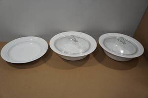 lot 129 image: Corningware French White CasseroleServing Dishes with 2 Lids