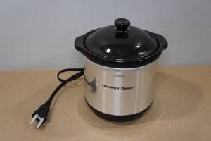 lot 133 image: Hamilton Beach Party Dipper 16oz Crock Pot