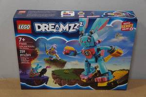 lot 137 image: Lego Dreamz Izzie and Bunchu 259 Piece Building Set