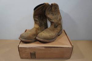 lot 151 image: Irish Setter Marshall Mens 11 Work Boots 83923 - Size 8.5