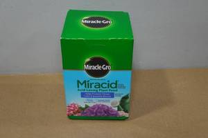 lot 161 image: Miracle-Gro Miracid Acid-Loving Plant Food