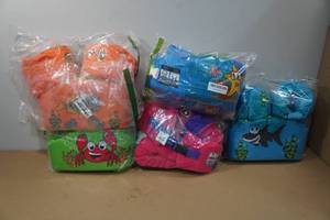 lot 196 image: 5 Body Glove Paddle Pals Kids Life Vests