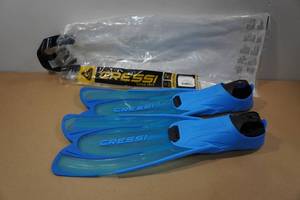 lot 197 image: Cressi Agua Snorkel Fins - Size 3940 5.56.5