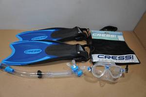 lot 200 image: Cressi Adult Rondine Palau Fin Snorkel Set - Fin Size XSS