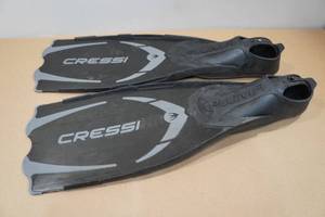lot 203 image: Cressi Pluma Snorkel Fins - Size 4142 78