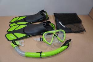 lot 204 image: Cressi Blulove Adult Snorkel Set - Size MLL