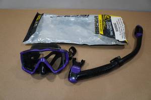 lot 210 image: Cressi Pano 3 Snorkel Set