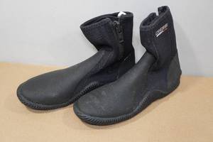 lot 212 image: Cressi Minorca 3mm Neoprene Adult Anti-Slip Sole Boots - Mens 10, Womens 11