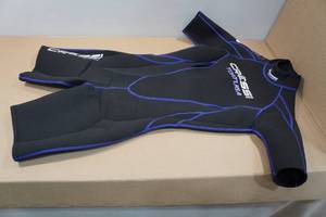 lot 214 image: Cressi Tortuga 2.5mm Womens Wetsuit - M3