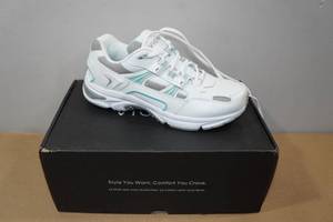 lot 218 image: Vionic 23Walk Womens Orthotic Sneakers - Size 7.5