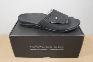 lot 221 image: Vionic 24 Kiwi Slides - Size 9