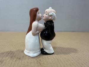 lot 117 image: Vintage Ceramic Risque Man & Woman Salt & Pepper Shaker Set