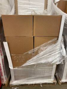 lot 3 image: Pallet of Lunchboxes, 250 per box, 32 Boxes