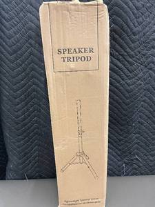 lot 45 image: Adjustable Lightweight Speaker Tripod Stand