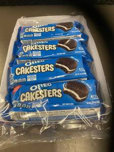lot 2 image: Lot of 8 Oreo Cakesters Soft Snack Cakes
