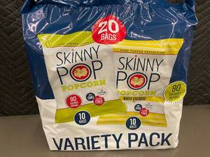 lot 89 image: SkinnyPop Popcorn Variety Pack - 20 Bags, Original and White Cheddar