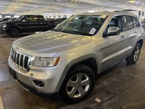 lot 8 image: 2012 Jeep Grand Cherokee Limited 4x4