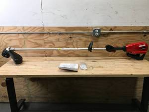 lot 33 image: Shindaiwa T3000 String Trimmer - Tool Only