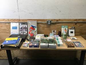 lot 125 image: Lot of Office Supplies, Decorations and Other Items