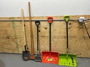 lot 129 image: Lot of Shovels and Scrapers