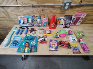 lot 146 image: Lot of Assorted Childrens Toys