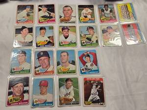 lot 24 image: Lot of 20 1965 Vintage Topps Baseball Cards