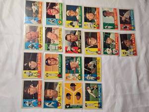 lot 106 image: Lot of 20 Vintage Topps Baseball Cards from 1960