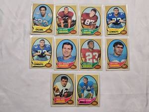 lot 127 image: Lot of 10 Vintage 1970 Topps Football Cards