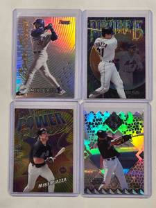 lot 142 image: Lot of 4 Mike Piazza Refractors, Die Cuts, Inserts