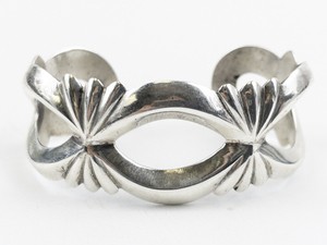 lot 25 image: Unmarked (Navajo) Chunky Sterling Silver Cuff Bracelet.