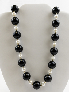 lot 50 image: Gorgeous Onyx, Freshwater Pearl, & 14K Gold Filled Bead Necklace.