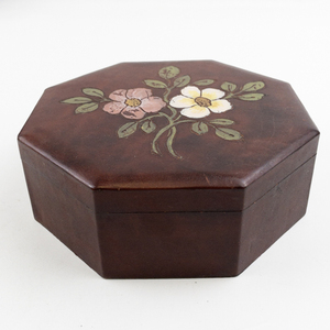 lot 52 image: ROMANCE Vintage Genuine Calf Leather Musical Jewelry Box -Working