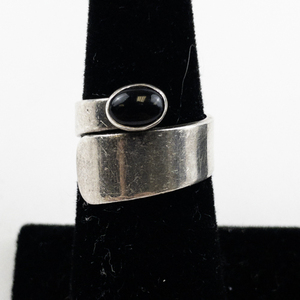 lot 59 image: Black Onyx Cabochon Sterling Silver Wrap Ring. Size 8.5 - 8.75.