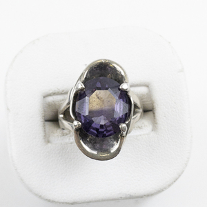 lot 68 image: Lab Grown Color Changing Sapphire Sterling Silver Ring. Size 6 - 6.25.