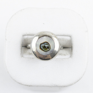 lot 79 image: Mother Of Pearl Inlay Sterling Silver Ring. Size 5.25 - 5.5.