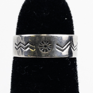 lot 89 image: Tribal Style Sterling Silver Band . Size 5 - 5.25.