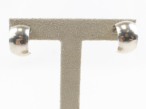 lot 131 image: Wide Sterling Silver Half-Hoop Pierced Earrings. Mr112