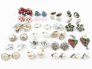 lot 135 image: Huge Lot Of Base Metal Clip-On Earrings .