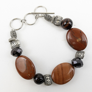 lot 148 image: Agate & Carnelian Silver Tone Base Metal Bead Bracelet .
