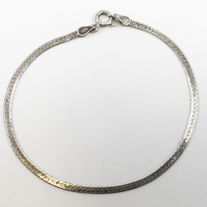 lot 162 image: Classic Thin Sterling Silver Herringbone Bracelet.