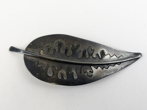 lot 178 image: Handmade Leaf Sterling Silver Brooch .