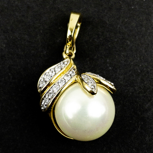 lot 210 image: Beautiful CZ Accented Vermeil (Sterling Silver) pearl enhancer.